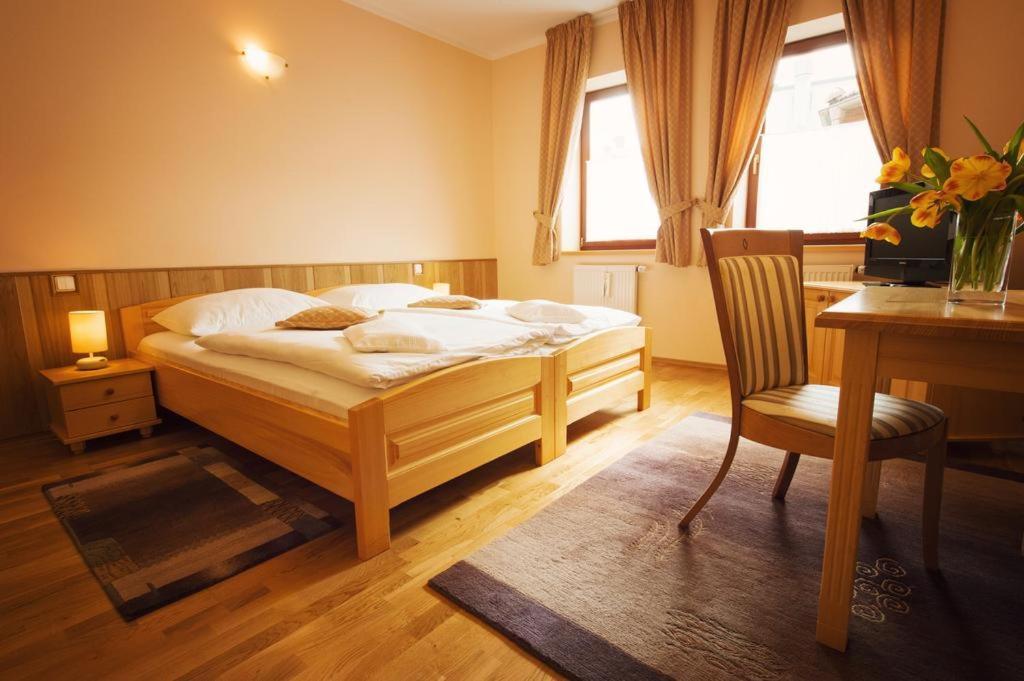 Hotel Karpatsky Dvor Lozorno Dış mekan fotoğraf
