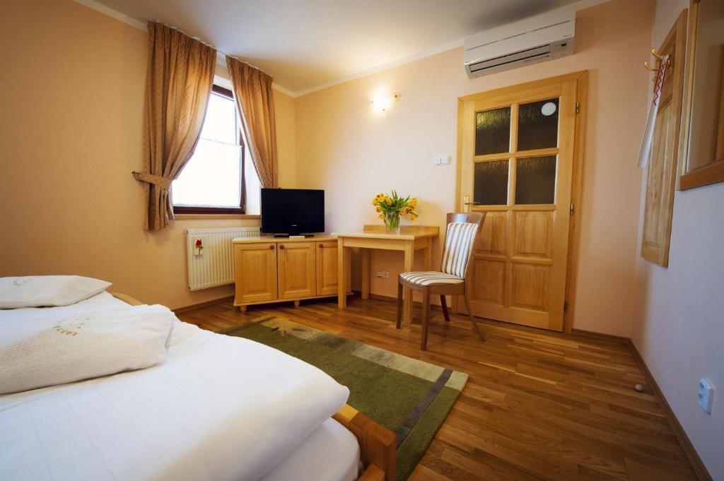 Hotel Karpatsky Dvor Lozorno Oda fotoğraf