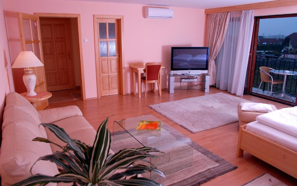Hotel Karpatsky Dvor Lozorno Oda fotoğraf