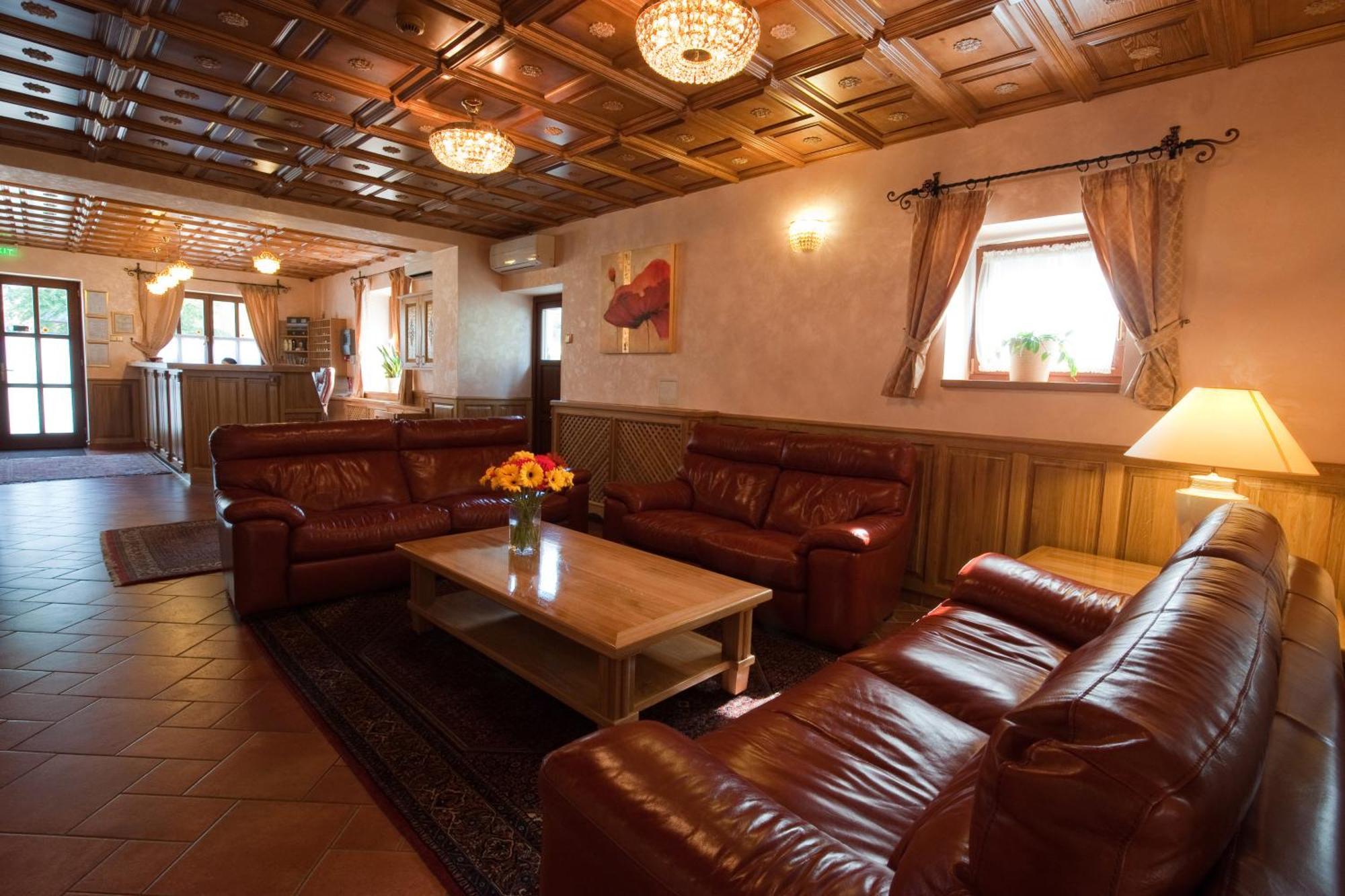 Hotel Karpatsky Dvor Lozorno Dış mekan fotoğraf