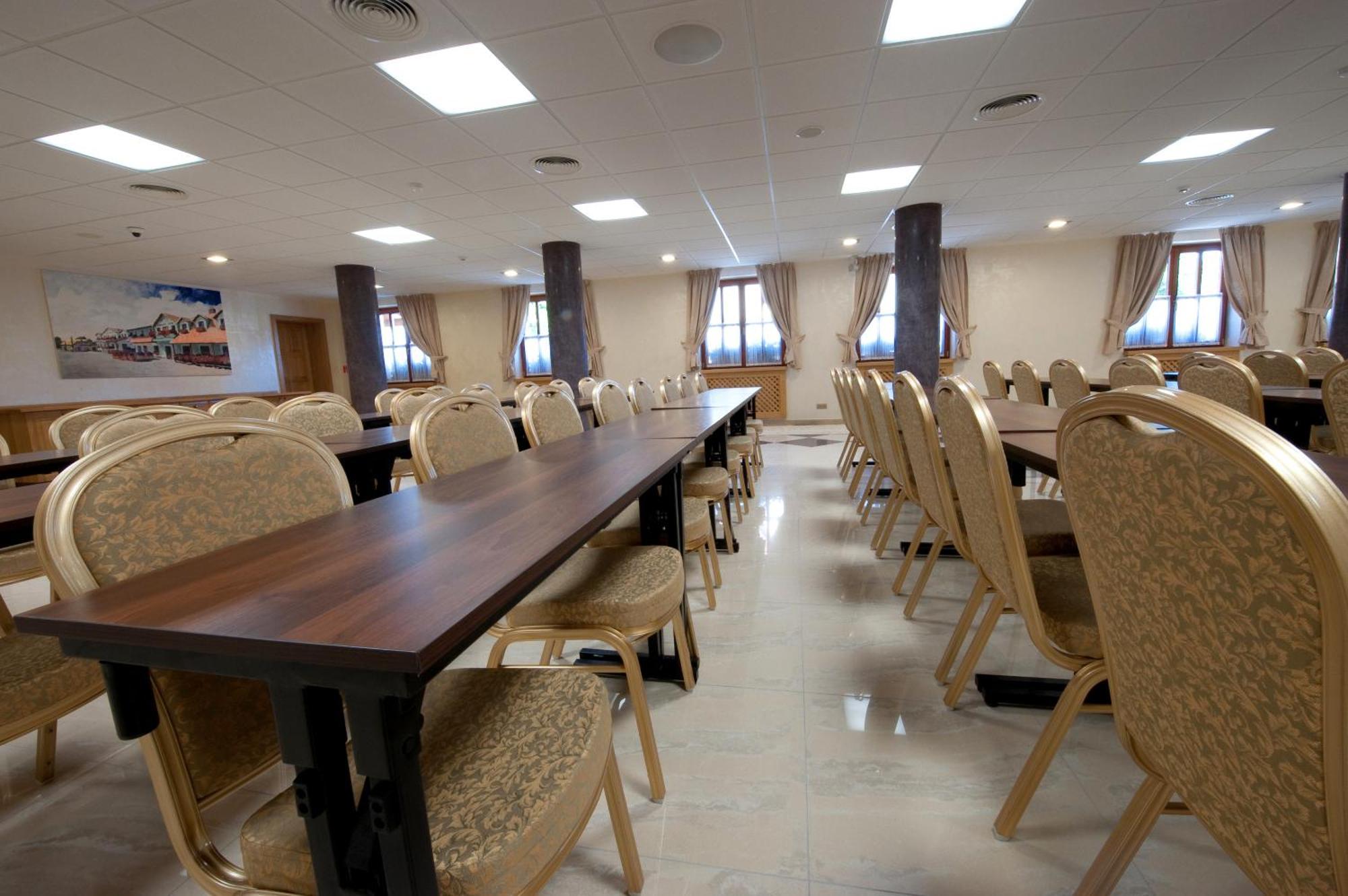 Hotel Karpatsky Dvor Lozorno Dış mekan fotoğraf