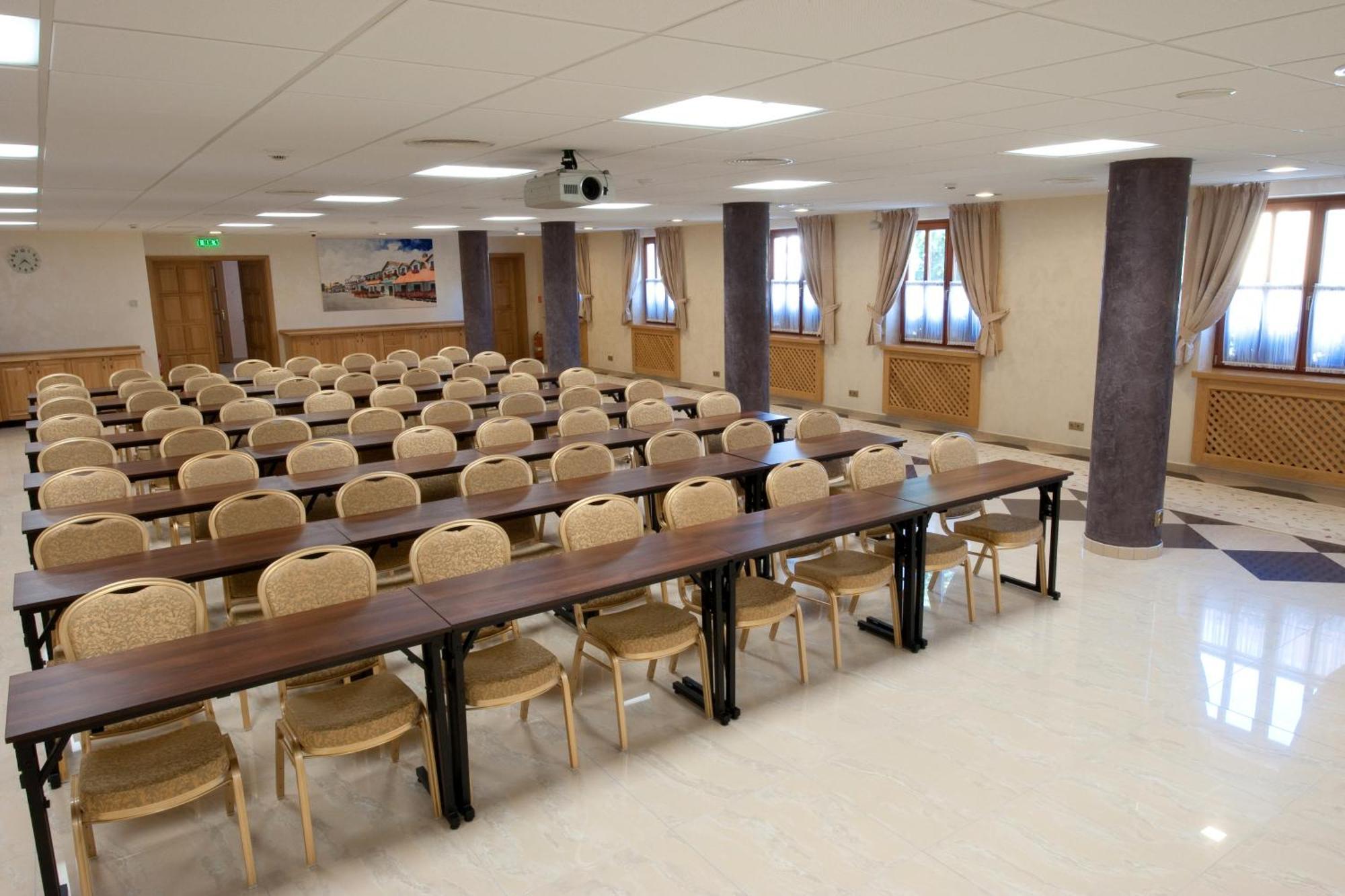 Hotel Karpatsky Dvor Lozorno Dış mekan fotoğraf