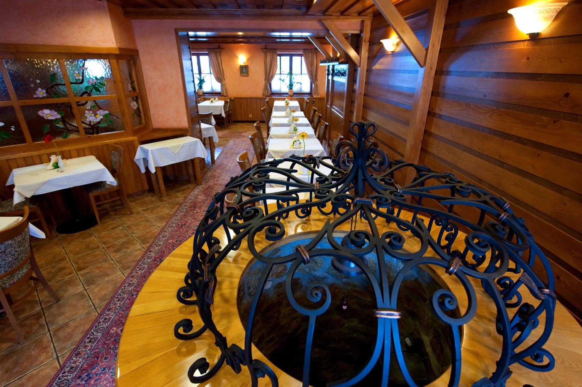 Hotel Karpatsky Dvor Lozorno Dış mekan fotoğraf